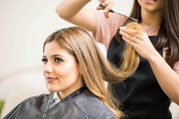 Co pomáhá proti třepení konečků vlasů? 